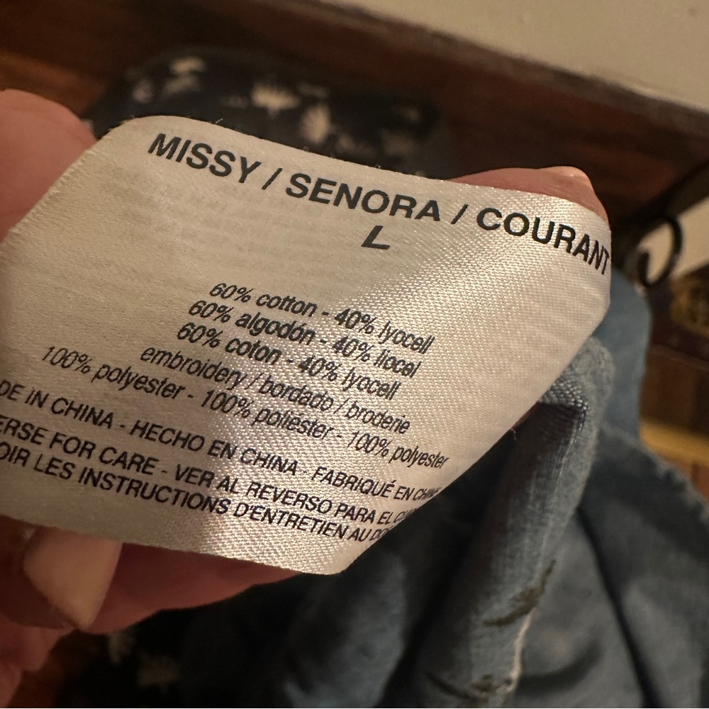 VINTAGE X AMERICA BLUE Denim Embroidered Blouse size Large - Picture 6 of 6